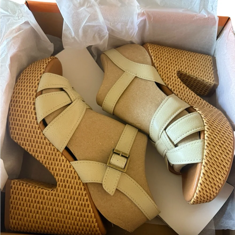 NEW KORKS Dee Wedge Platform (Women) 10M, OFF WHITE